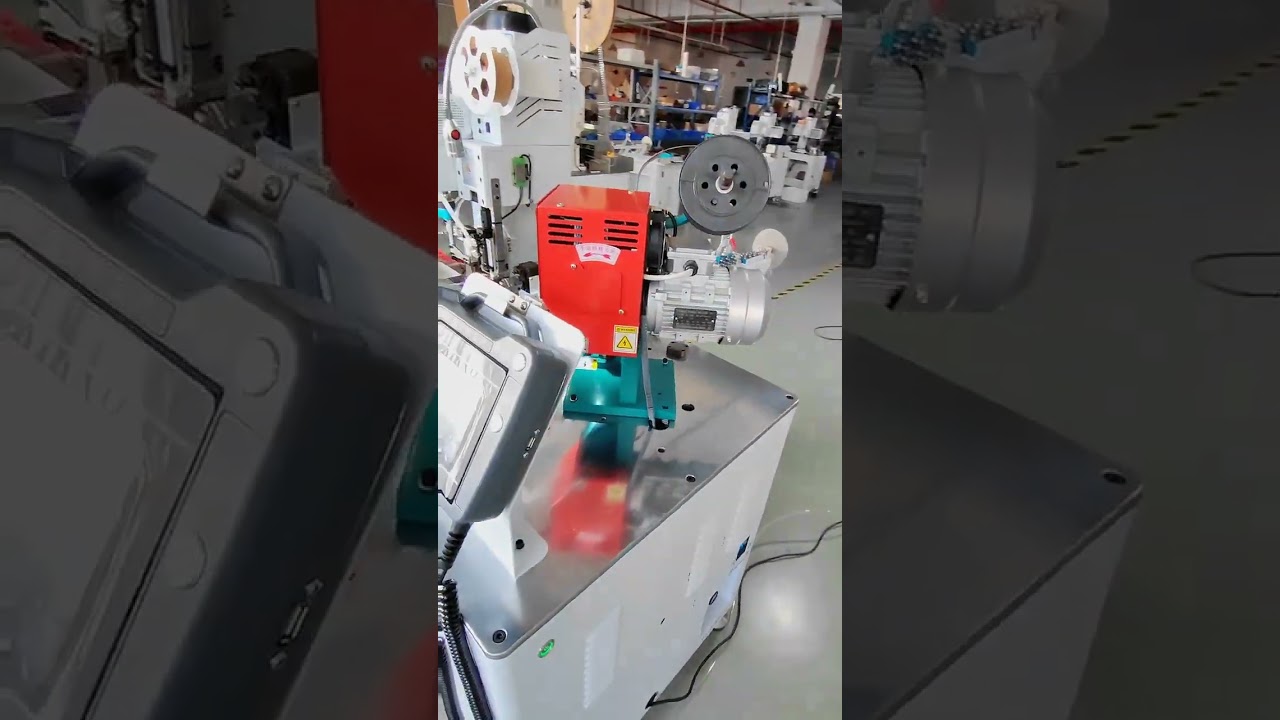 Krimpování izolovaných koncovek a měděné pásky jedním strojem | Automatizace výroby kabelů