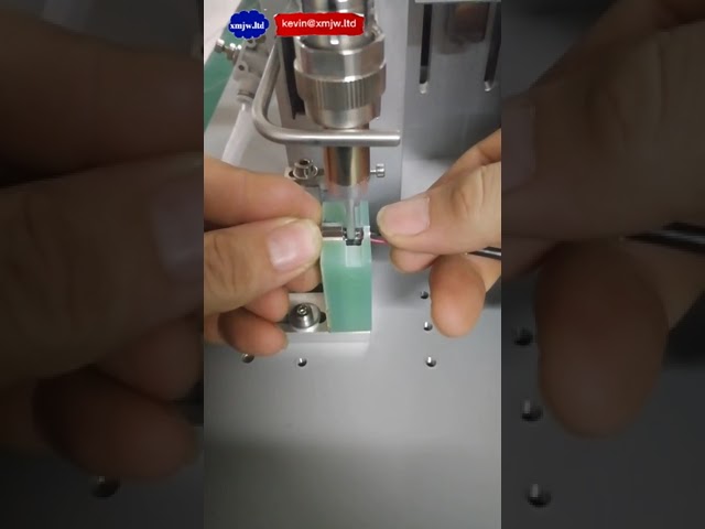 Poloatomatická pájecí linka na USB kabely a rychlonabíjecí datové kabely – stolní pájecí stroj