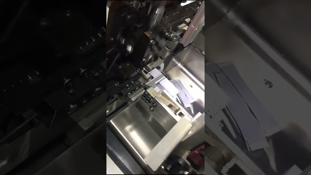 Plně automatický dvouhlavý krimpovací stroj na kabely se servoregulací
