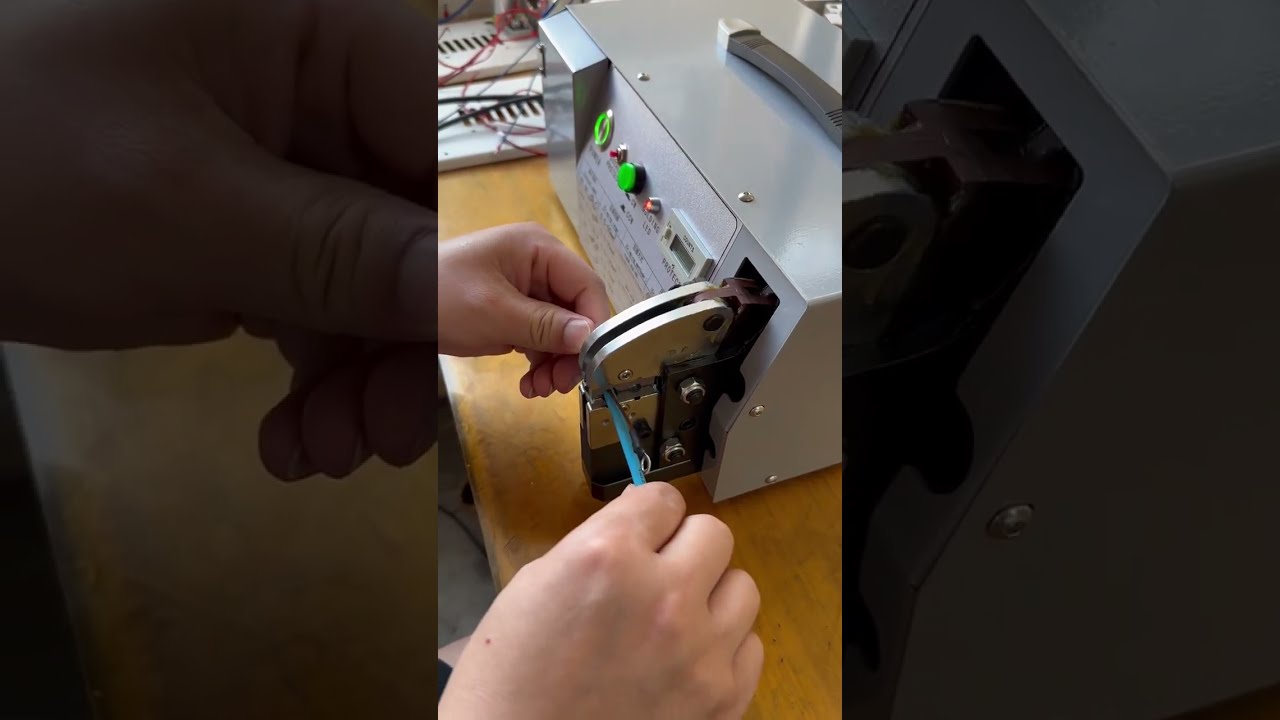 Výkonný elektrický krimpovací stroj na koncovky až 70 mm² | #automatizace #továrna