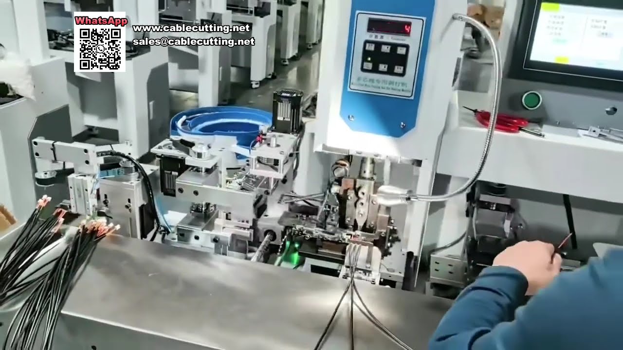 Automatický stroj na odizolování, krimpování a vkládání konektorů pro kruhové kabely