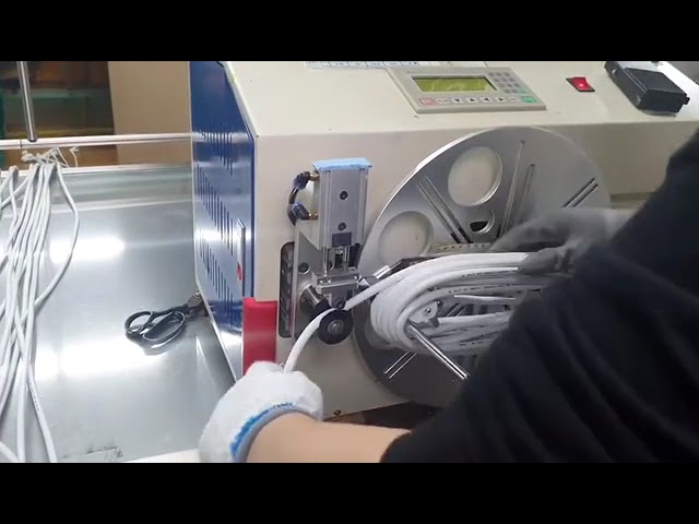 Automatický navíjecí a vázací stroj na zásuvky WPM-210