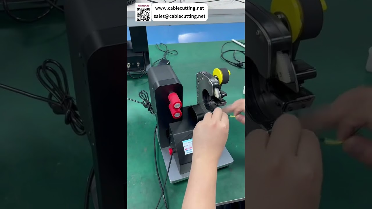 Automatický podavač drátu s páskovým ovíjecím strojem pro bezešvou výrobu pětimetrových kroucených párů