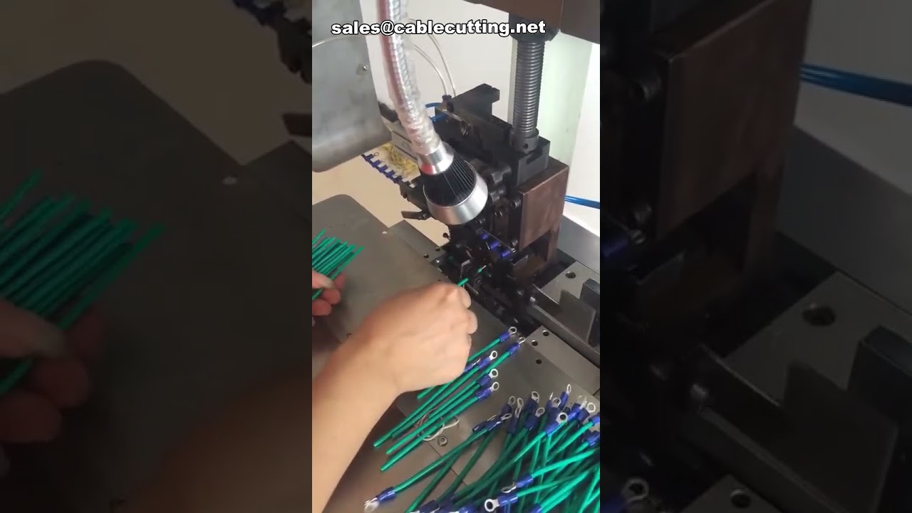 Automatický krimpovací stroj na Molex konektory – Precizní a rychlé krimpování