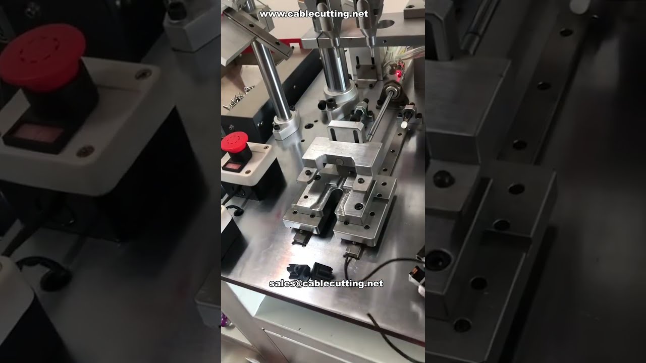 Víceosý šroubovací stroj pro jednu stanici – finální testování od výrobce automatizace