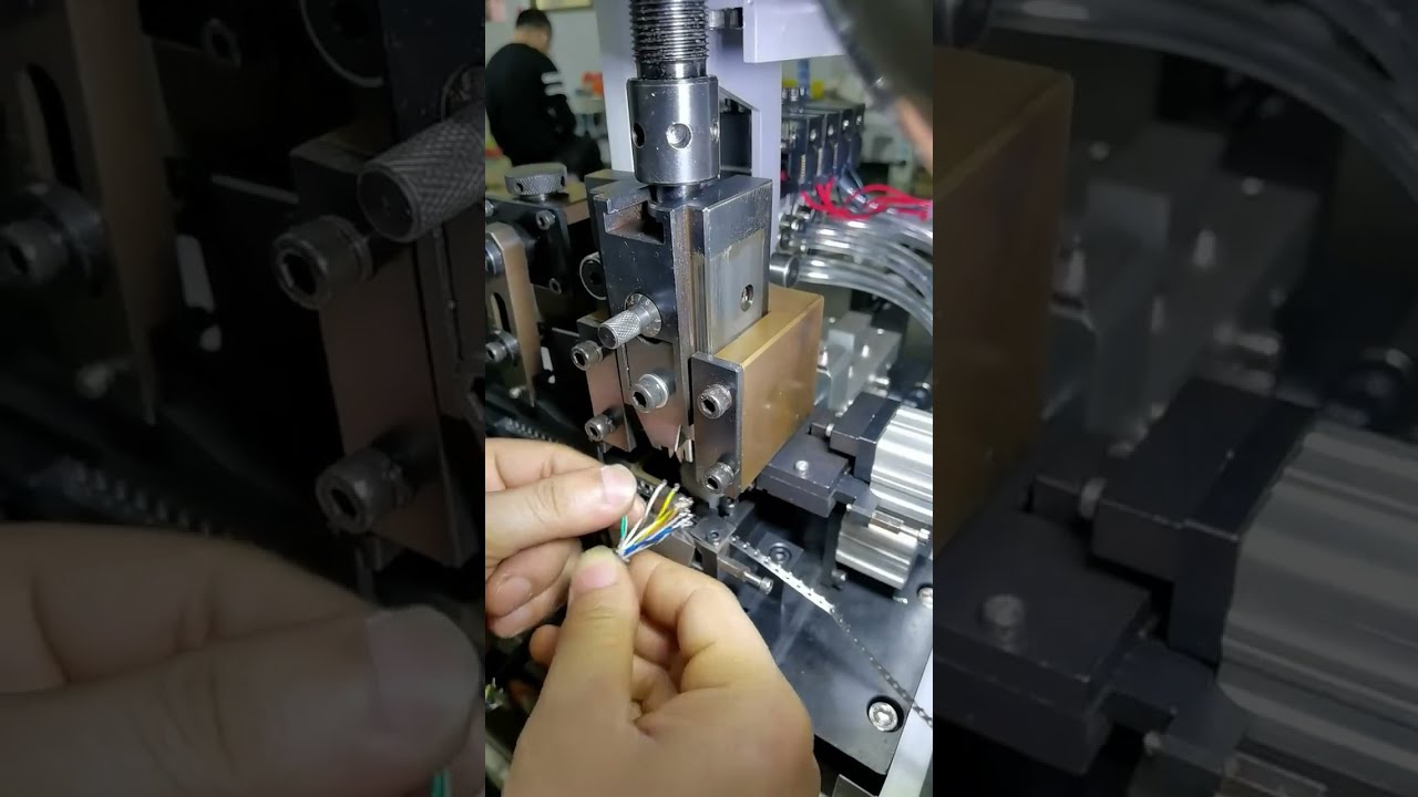 Horizontální kontinuální krimpovací stroj na páskové terminály 1.0 | Výroba kabelových svazků