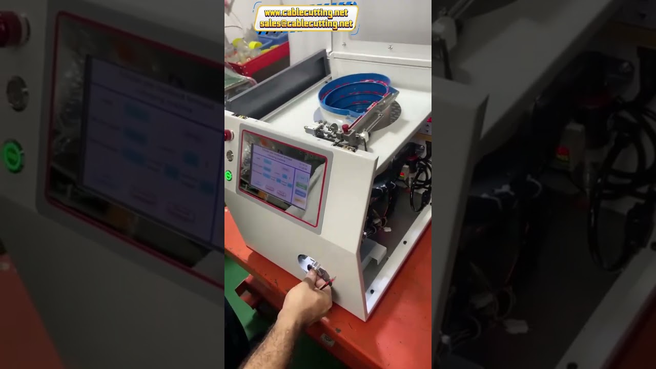 Stroj na odizolování a krimpování dutinek (ferrule) – automatické zpracování vodičů